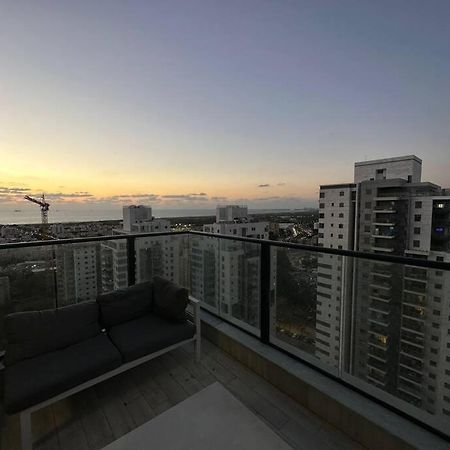 Elegant 3 Bedroom Ocean View Condo In Kiryat Yam Qiryat Yam Eksteriør billede